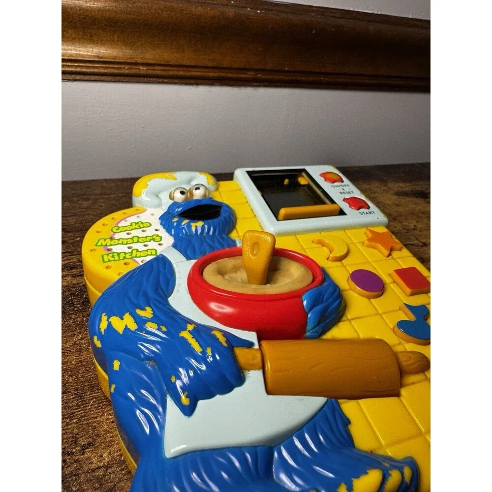 Mattel Cookie Monster's Kitchen Electronic Handheld Toy 2000 - Works!